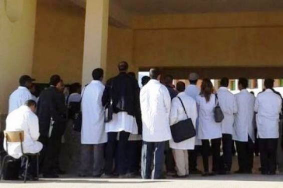 Read more about the article ترسيم المعلّمين و الأساتذة المتعاقدين في قطاع التربية